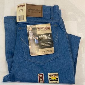 Wrangler Men’s Rugged Wear jeans. Size 32x34. Regular stretch jeans.